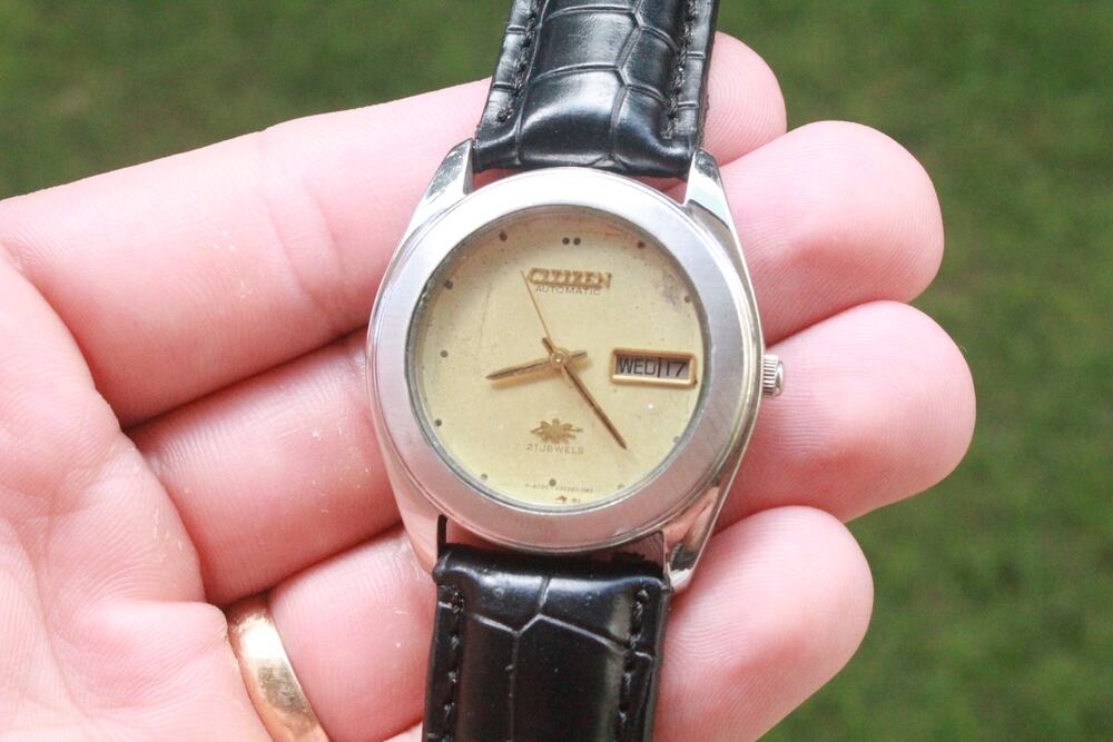 Vintage 1988 Citizen Automatic Mens Silver Watch W/daydate & Gold accents